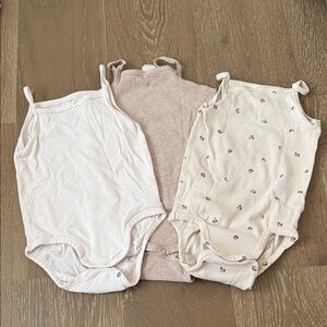 H&M Organic Cotton Baby Bodysuit in Cream